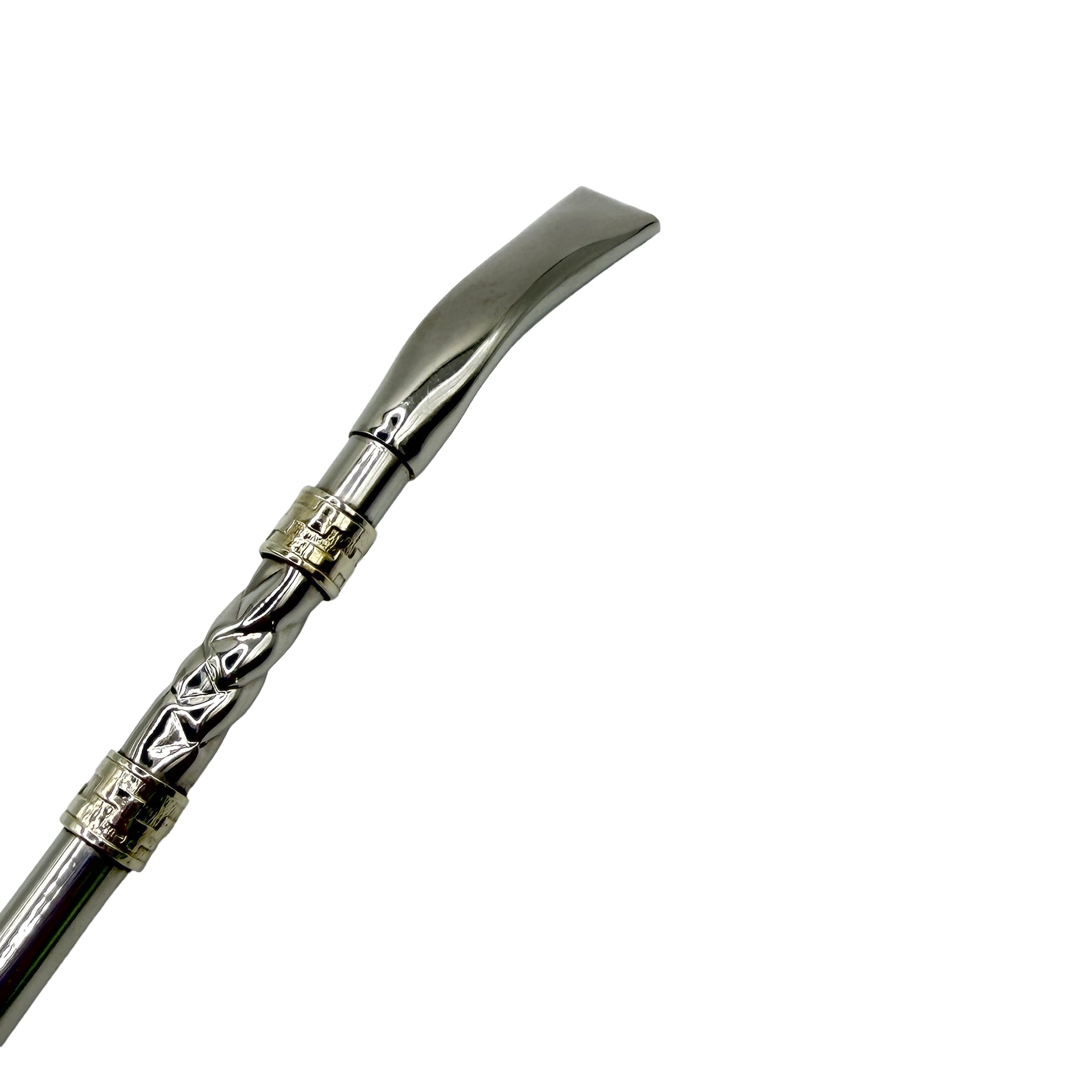 Close-up of the pico de loro mouthpiece and the upper crafted ring detail on the Double Ring Alpaca Bombillón.