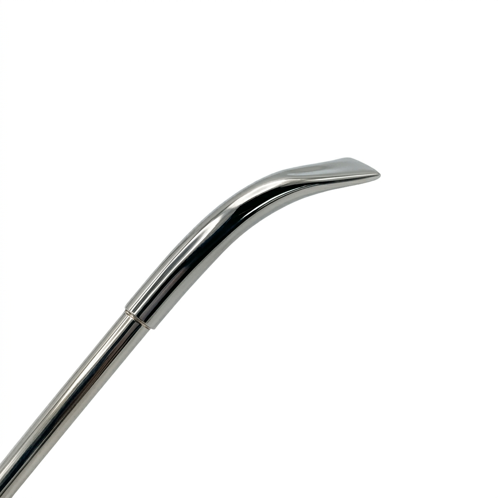 Close-up of the curved pico de loro mouthpiece on the Uruguay mate straw, showcasing the smooth, mirror-like shine of premium alpaca silver