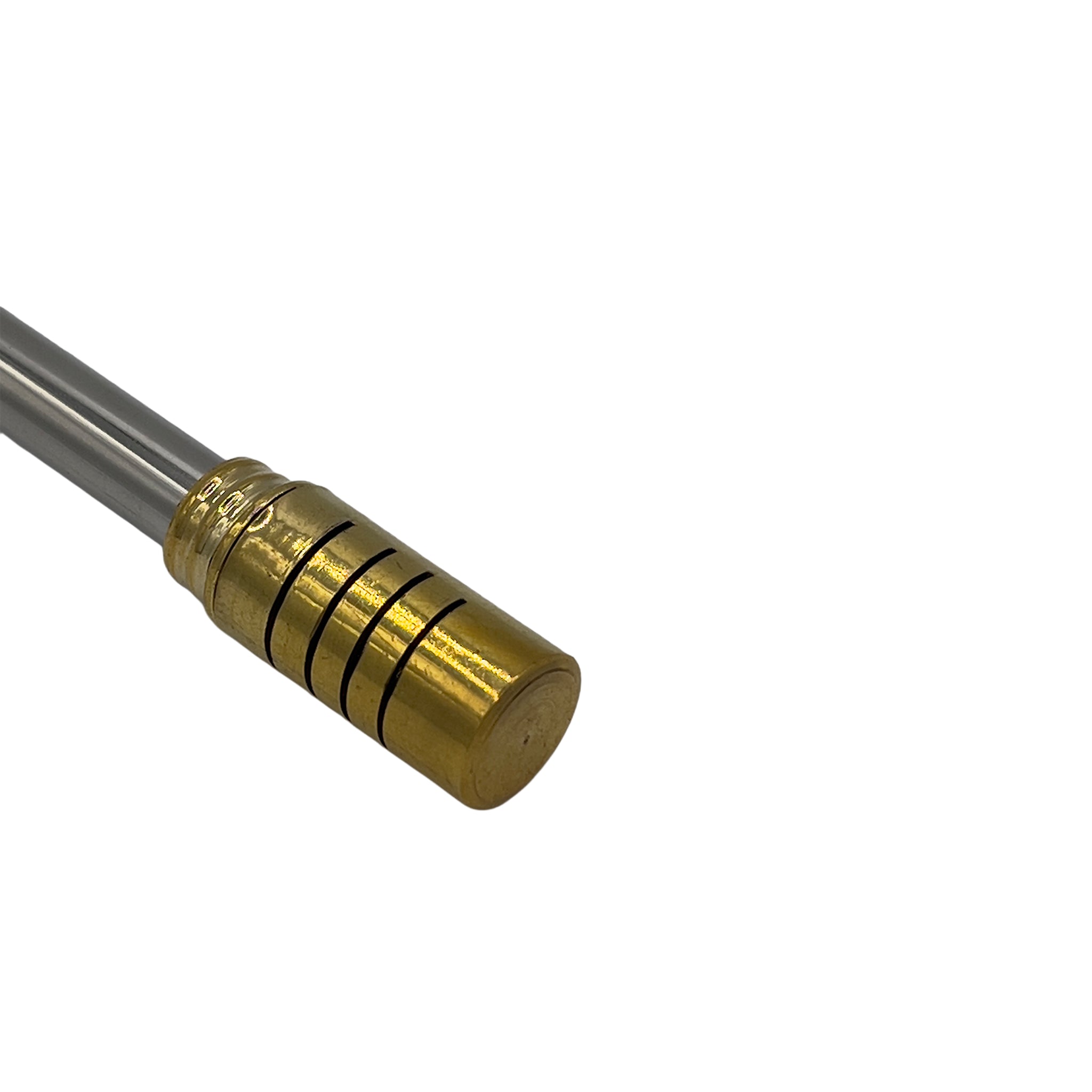 Macro shot of the Altiplano bombilla's precision cylinder filter and gold-plated accents, designed for a smooth and clear mate infusion.