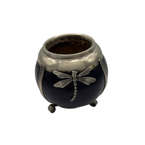 Perspective view of the Baguala mate gourd highlighting the intricate hand-carved dragonfly motif on the premium alpaca silver rim.
