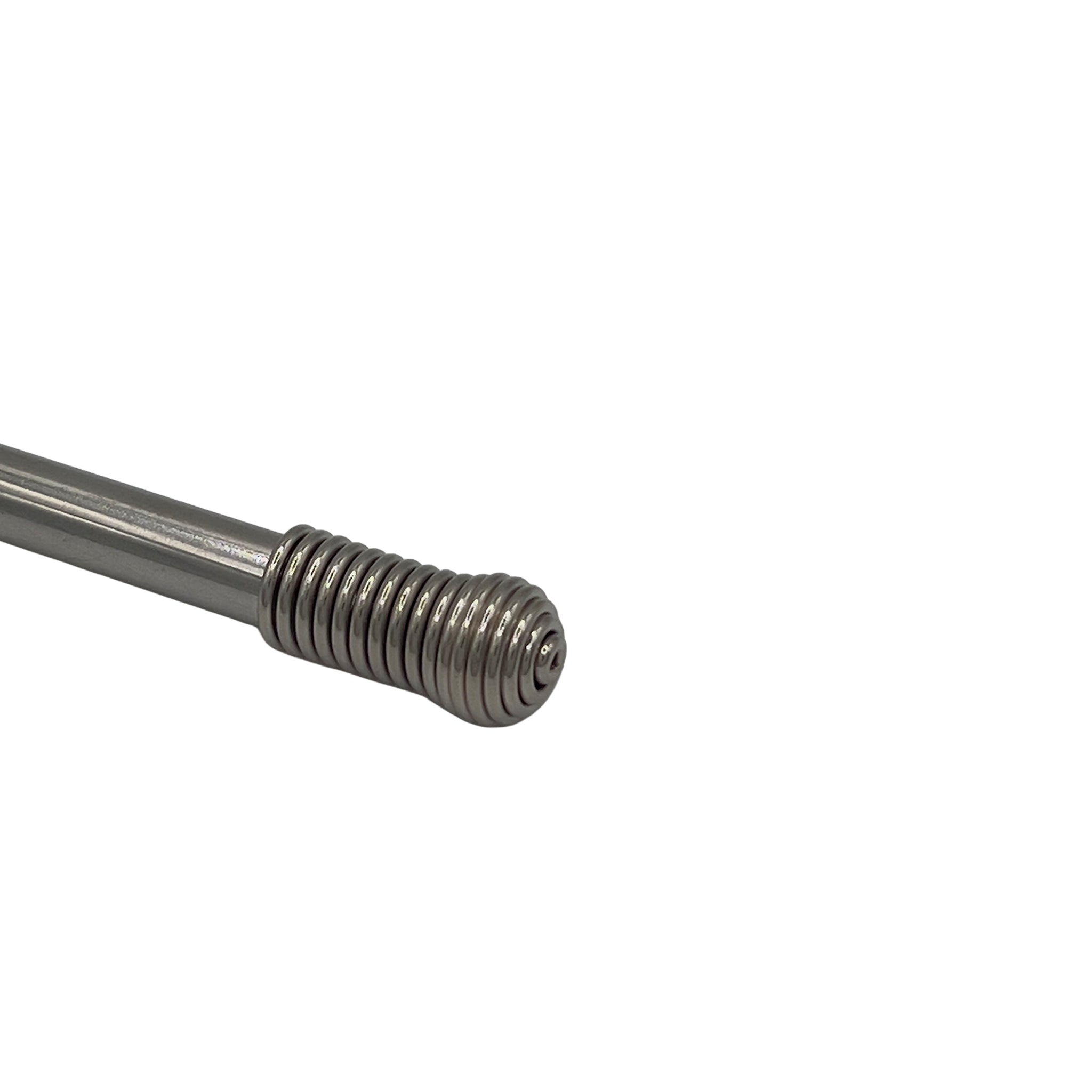 Detail of the adjustable spring filter on the Estuario bombilla, showing the precision stainless steel coils.