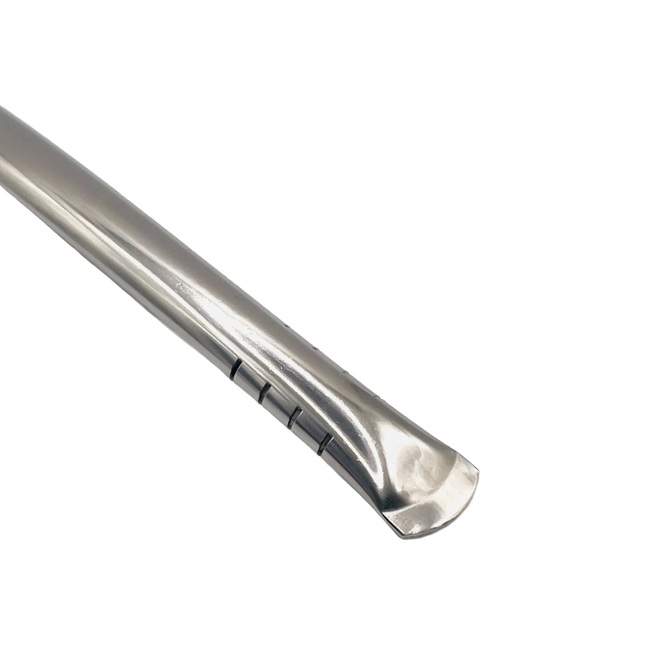 Detailed view of the precision-slotted flat filter of the Llanura stainless steel bombilla