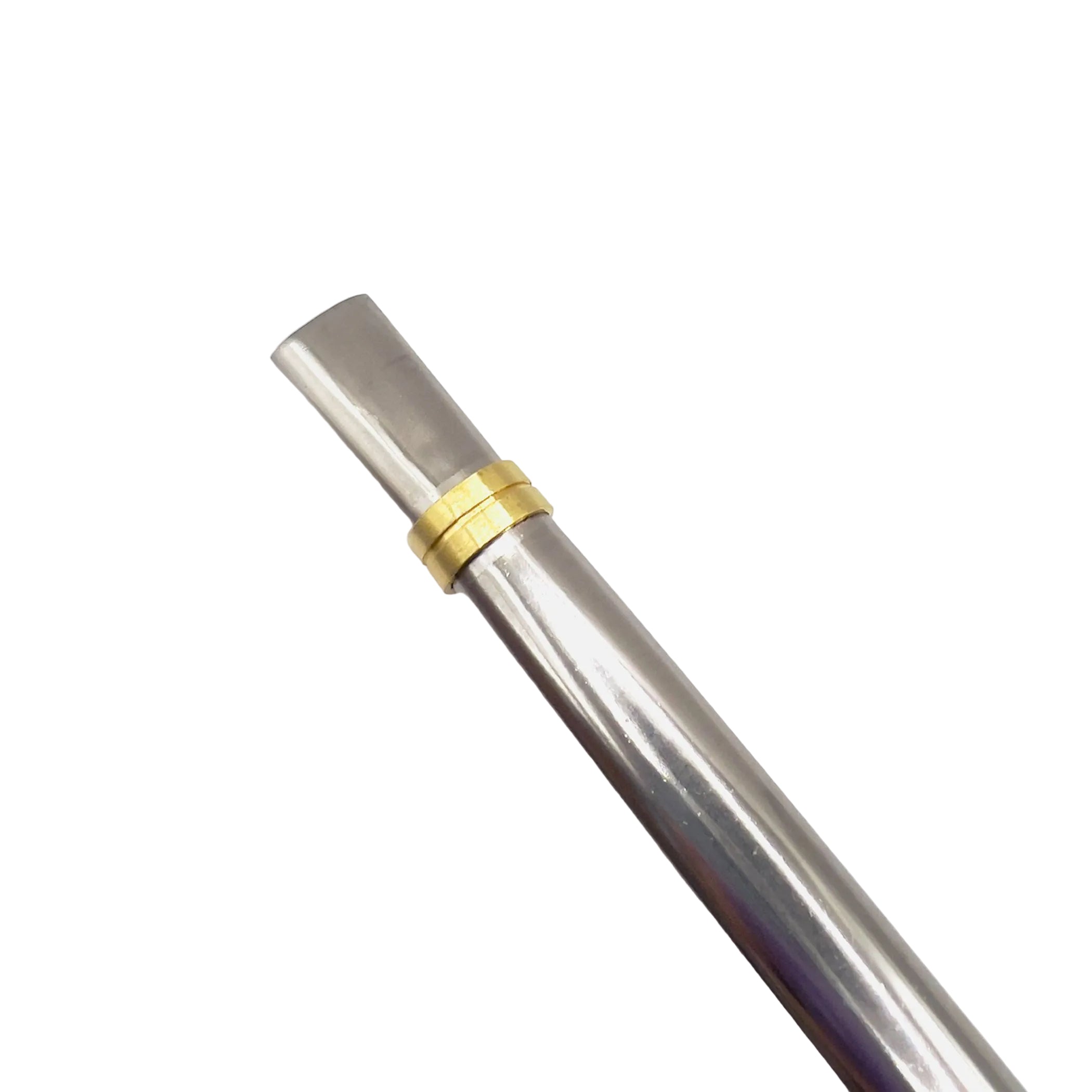 Close-up of the ergonomic flat mouthpiece of the Llanura bombilla for a comfortable drinking experience