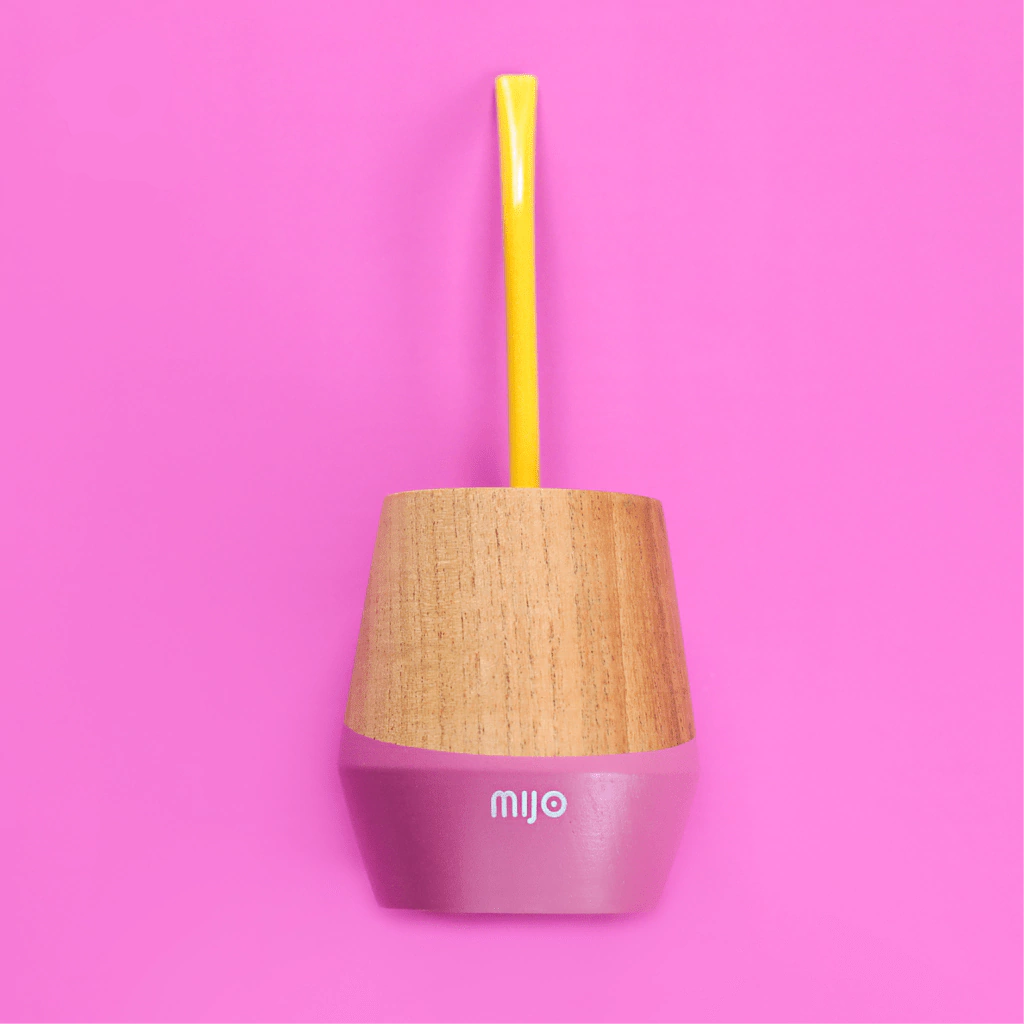 Azalea pink Mijo mate gourd resting on a flat surface, highlighting its stable and modern spill-proof geometric base.