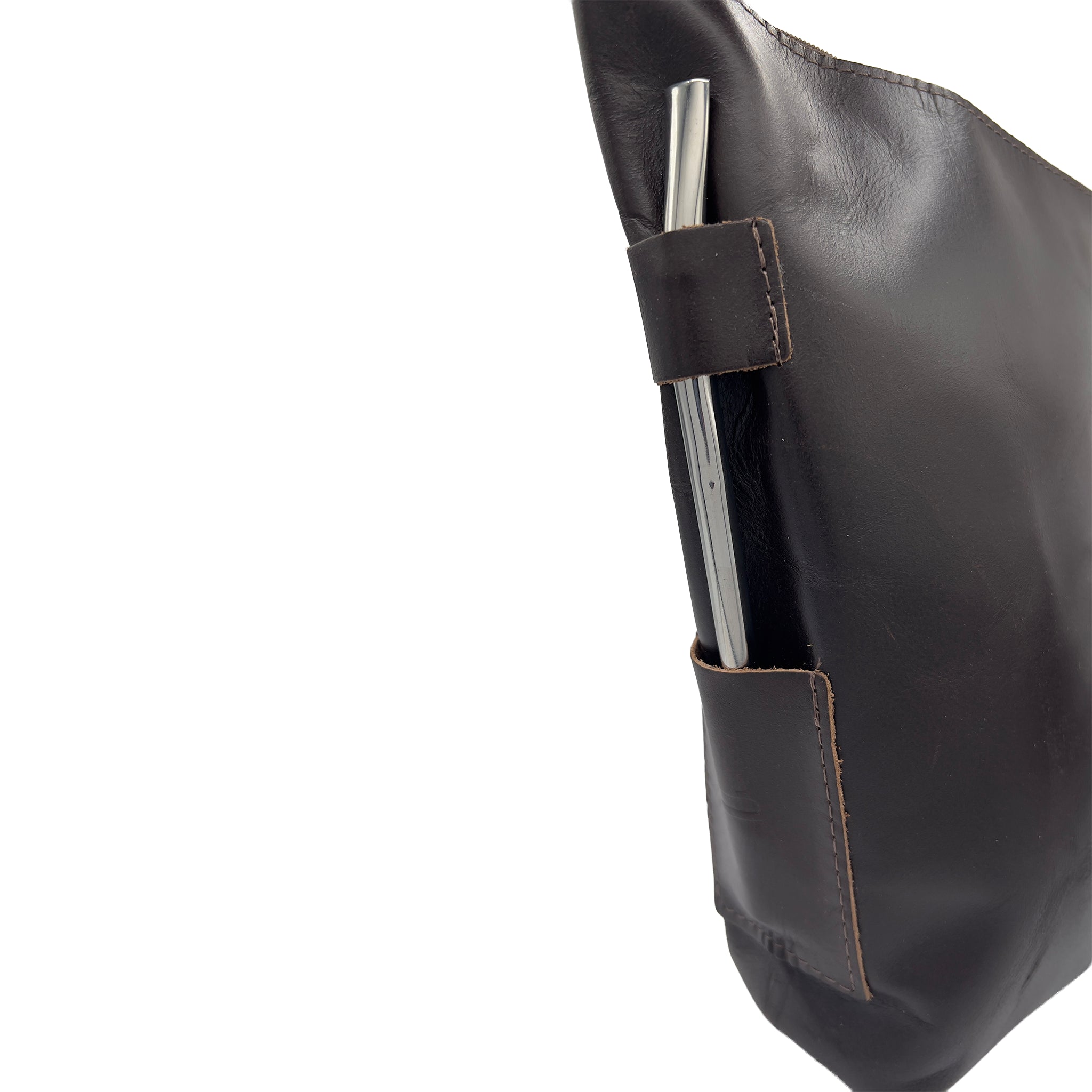Close-up detail of the handcrafted leather bombilla holder on the Pampero pouch, ensuring secure transport.